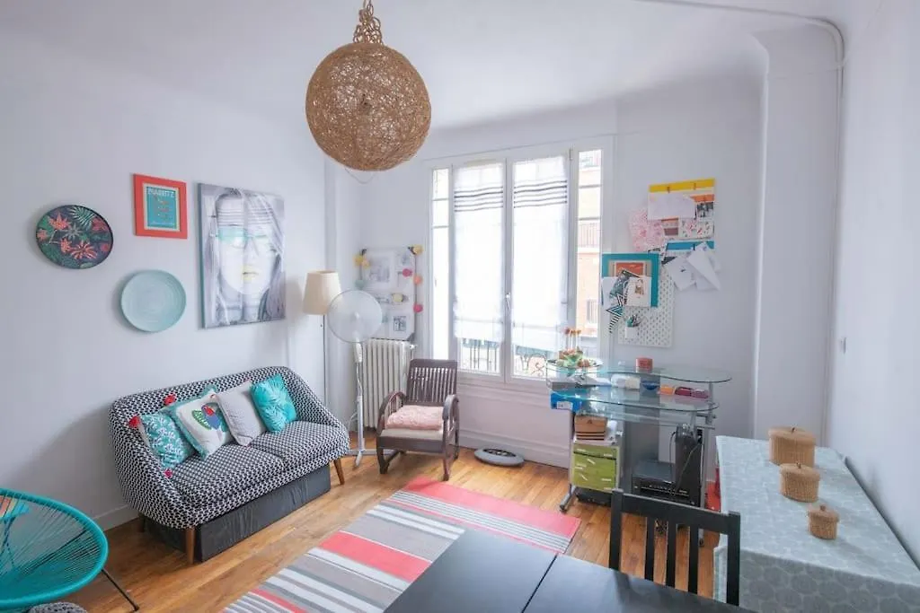 Josephine Baker , Appartement Cosy , 2 Pieces Ensoleille Paris